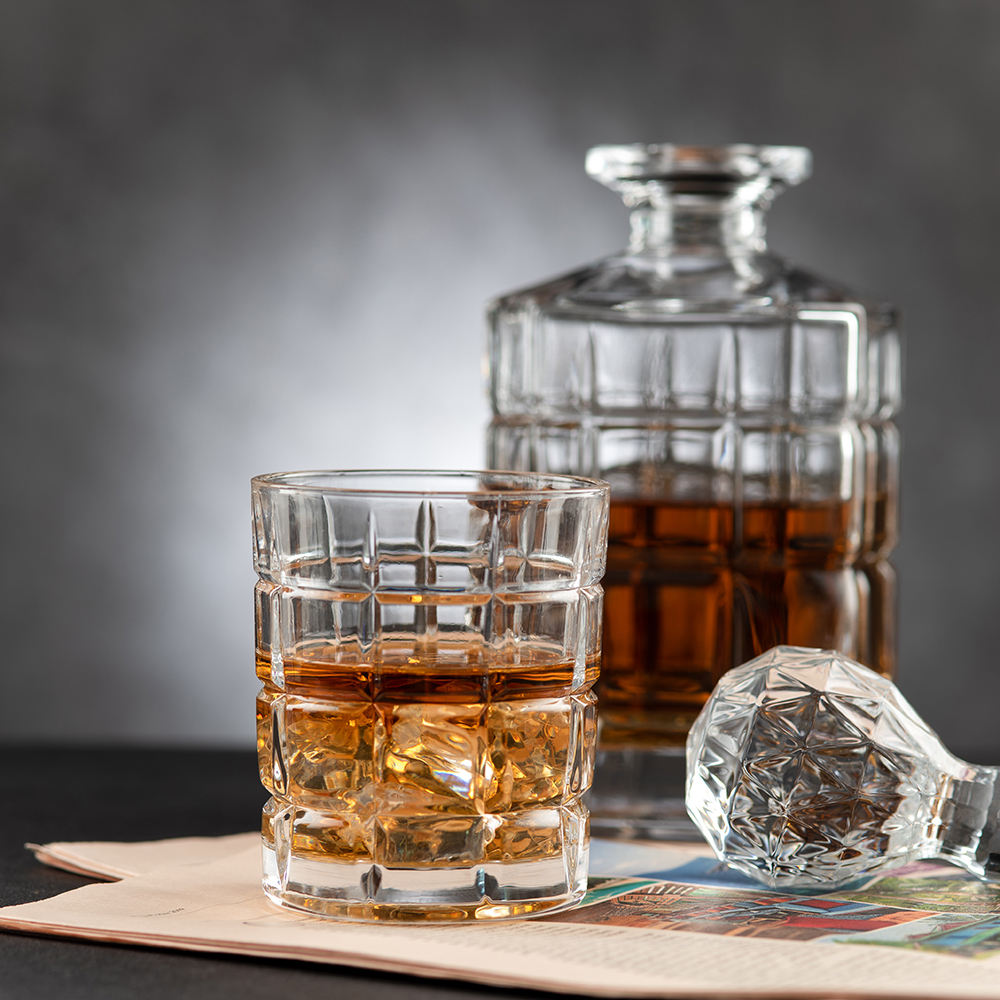 CasaVeloce checkered whisky glass — image 2