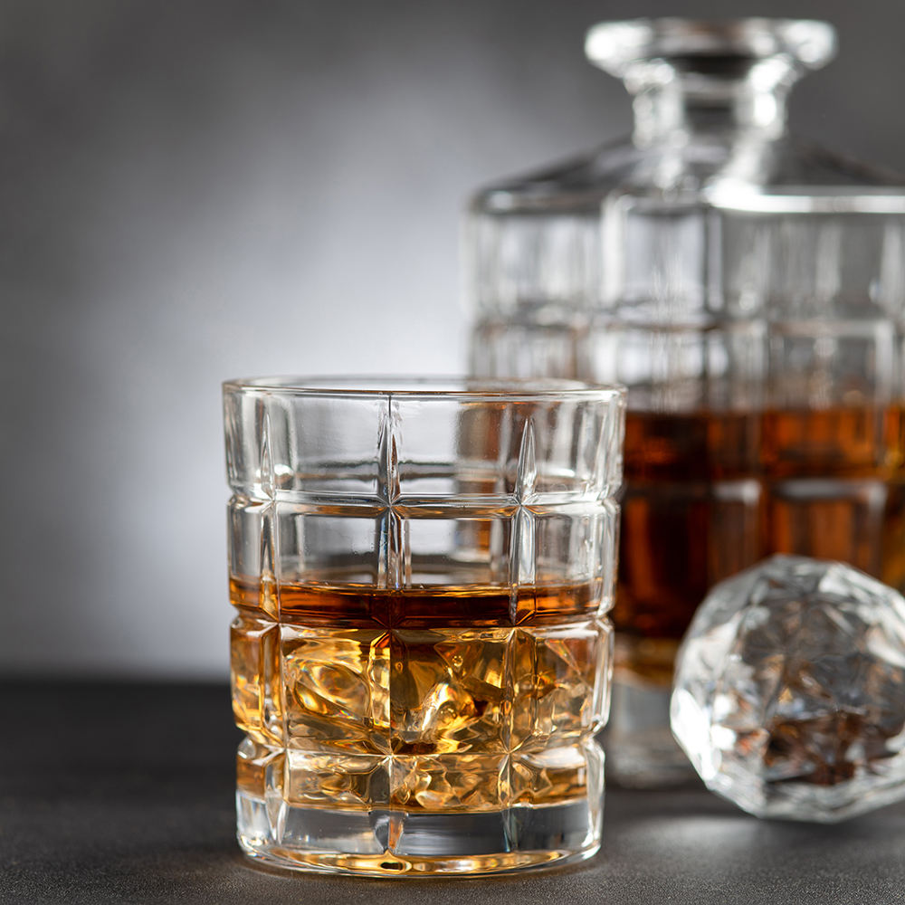 CasaVeloce checkered whisky glass — image 4